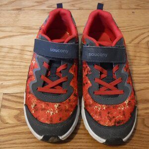 Saucony Boys Size 4 Flash 3.0 Velcro Navy Red Shoes